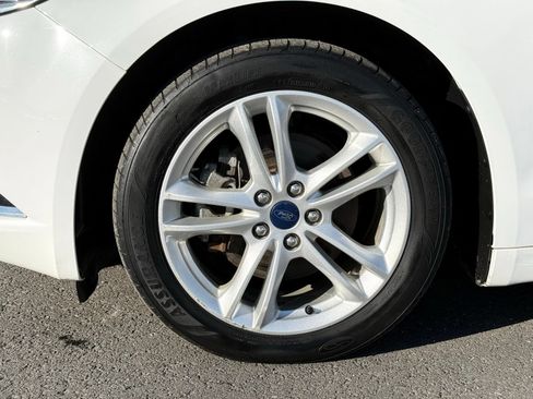 Used 2018 Ford Fusion SE w/ Equipment Group 602A FWD image 11