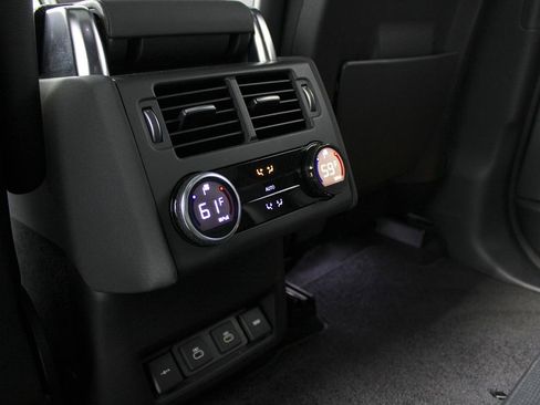 Used 2022 Land Rover Discovery S R-Dynamic image 28