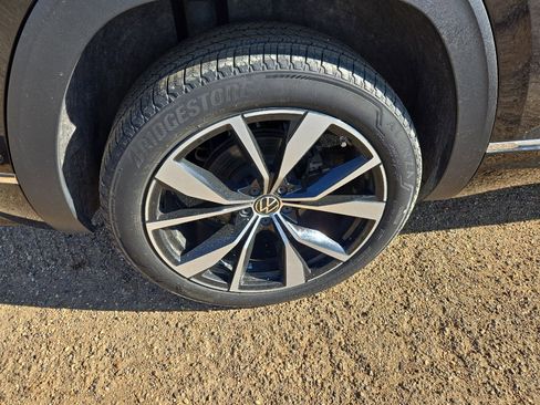 Used 2024 Volkswagen Atlas Cross Sport SEL Premium R-Line image 35