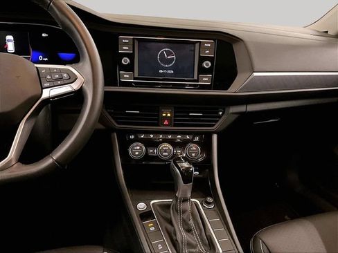 Used 2023 Volkswagen Jetta SE w/ Panoramic Sunroof Package FWD image 6