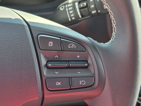 Used 2025 Hyundai Venue Limited image 28