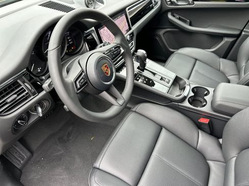 Used 2026 Porsche Macan image 4