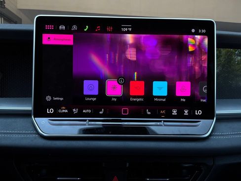 Used 2026 Volkswagen Tiguan SE FWD image 32