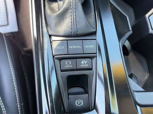 Used 2025 Toyota Camry SE FWD image 15