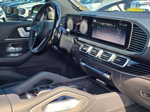 Used 2024 Mercedes-Benz Maybach GLS 600 4MATIC image 31