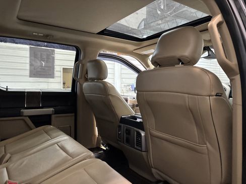 Used 2017 Ford F350 Lariat image 32