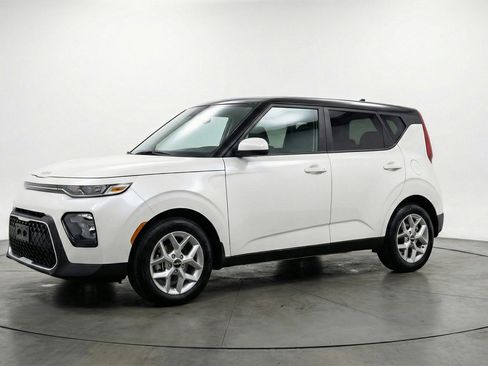 Used 2025 Kia Soul LX w/ LX Technology Package FWD image 3