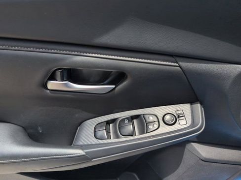 Used 2025 Nissan Sentra SV FWD image 13