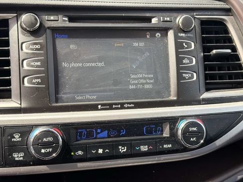 Used 2018 Toyota Highlander Plus FWD image 30