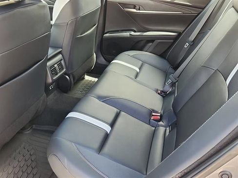 Used 2025 Toyota Camry SE w/ Convenience Package image 10