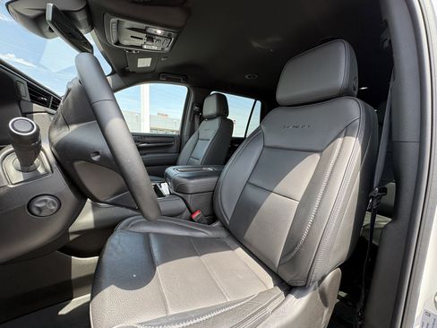 Used 2024 GMC Yukon Denali AWD/4WD image 4
