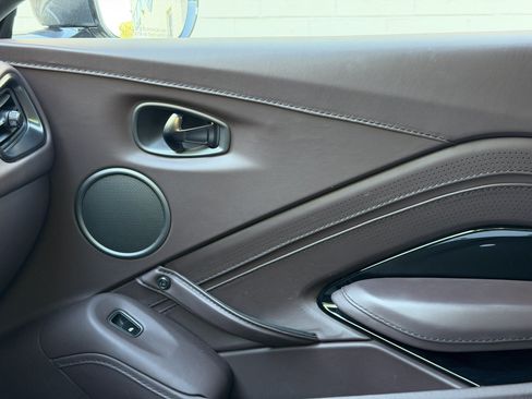 Used 2023 Aston Martin V8 Vantage Roadster RWD image 34