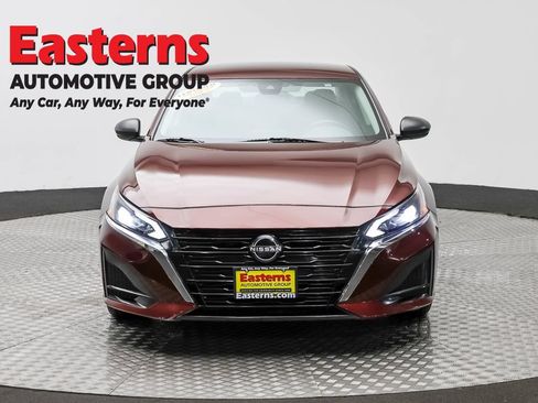Used 2024 Nissan Altima 2.5 SV FWD image 2