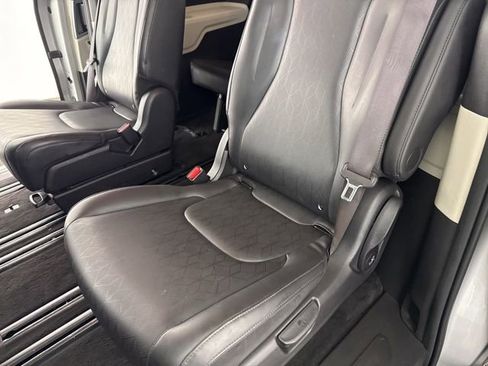 Used 2023 Kia Carnival LX image 23