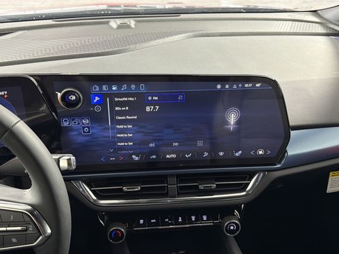 New 2026 Chevrolet Equinox EV LT image 18