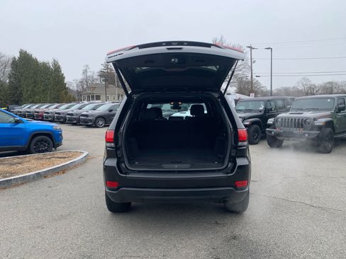 Used 2019 Jeep Grand Cherokee Laredo image 39