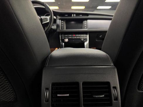 Used 2016 Jaguar XF R-Sport image 42