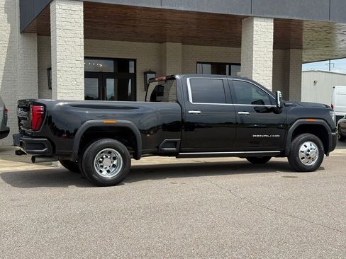 Used 2024 GMC Sierra 3500 Denali Ultimate AWD/4WD image 13