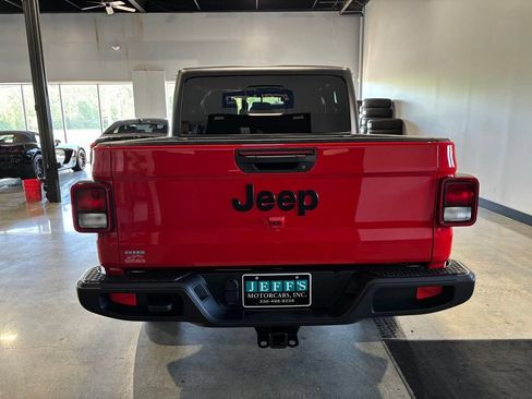 Used 2022 Jeep Gladiator Sport AWD/4WD image 6
