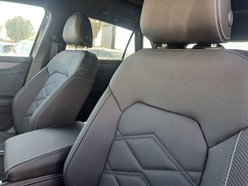 New 2026 Volkswagen Atlas Cross Sport SE image 19