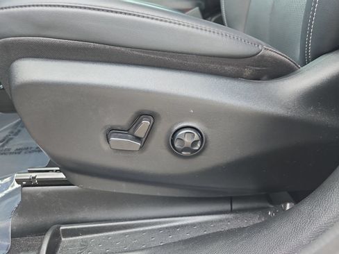 Used 2024 Chrysler Pacifica Touring-L w/ S Appearance Package FWD image 28