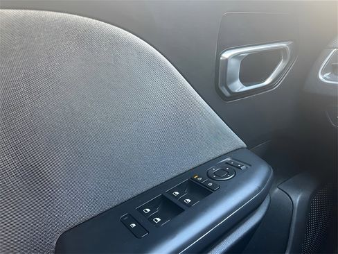 Used 2025 Kia K4 EX image 16