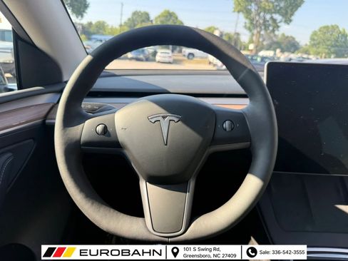 Used 2024 Tesla Model Y Long Range AWD/4WD image 21