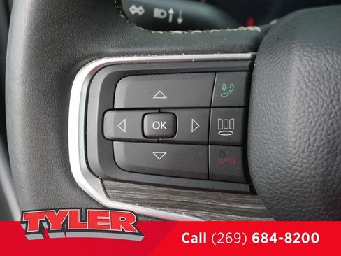 Used 2024 Jeep Wagoneer L Series II w/ Flexible Seating Group AWD/4WD image 25