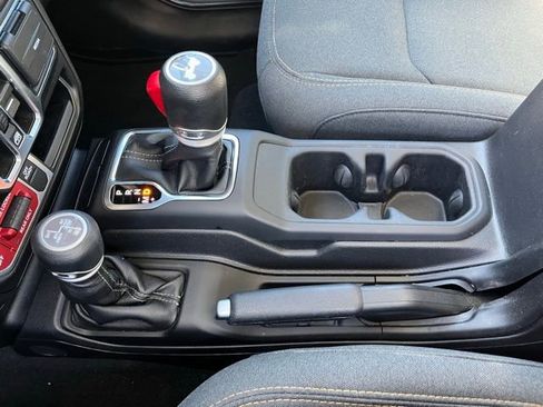 Used 2024 Jeep Wrangler Unlimited image 21