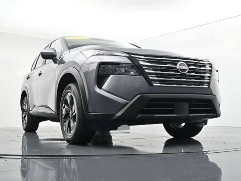 Used 2024 Nissan Rogue SV AWD/4WD image 24