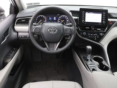 Used 2024 Toyota Camry SE image 13