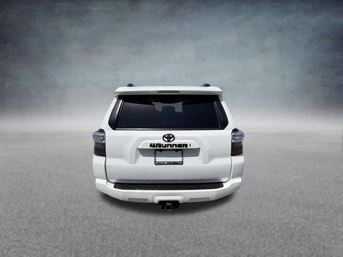 Used 2022 Toyota 4Runner SR5 Premium w/ Moonroof Package AWD/4WD image 4