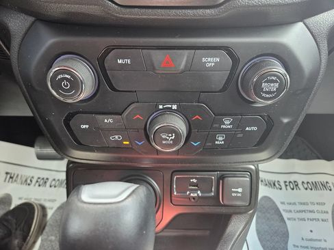Used 2020 Jeep Renegade Trailhawk w/ Cold Weather Group AWD/4WD image 30