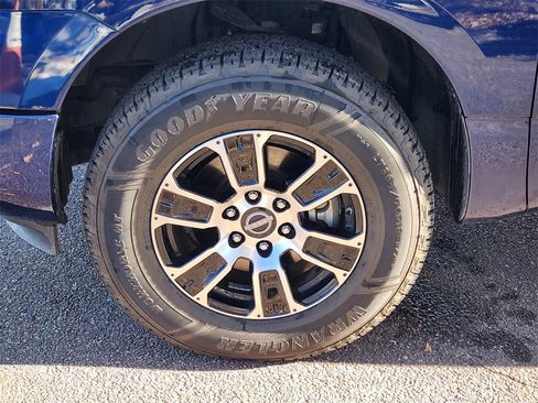 Used 2023 Nissan Titan SV image 29