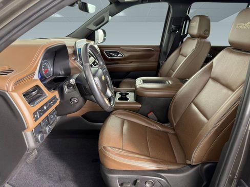 Used 2021 Chevrolet Tahoe High Country w/ Premium Package image 4