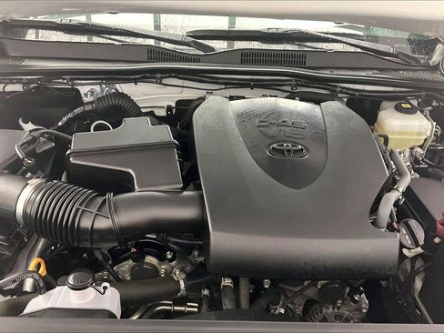 Used 2021 Toyota Tacoma TRD Off-Road w/ Technology Package AWD/4WD image 9