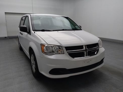 Used 2019 Dodge Grand Caravan SE w/ UConnect Hands-Free Group FWD image 13