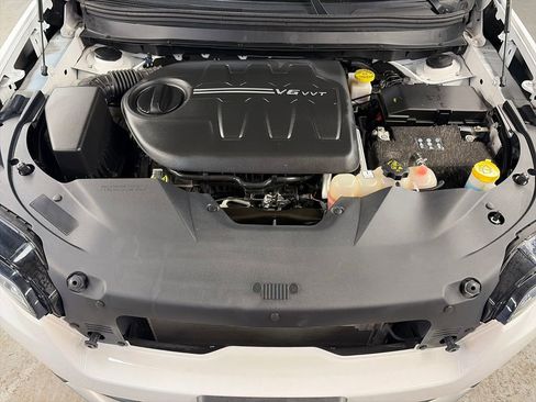 Used 2019 Jeep Cherokee Limited AWD/4WD image 3