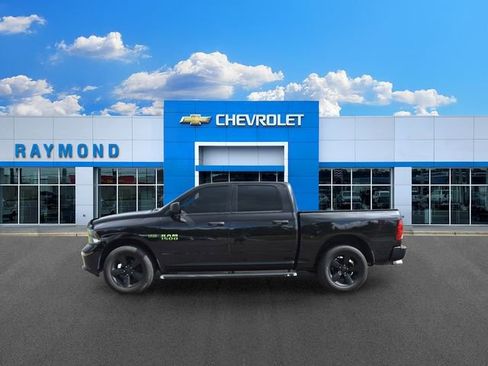 Used 2017 RAM 1500 Express w/ Black Ram 1500 Express Group AWD/4WD image 6