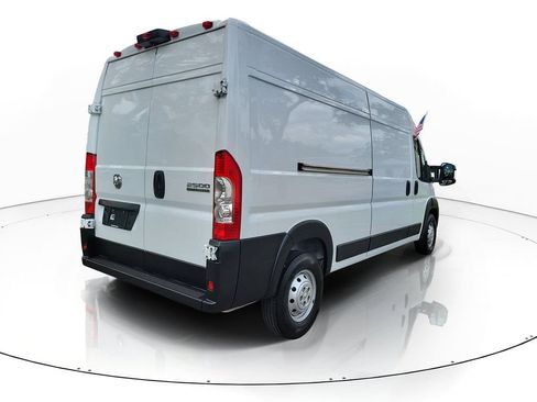 Used 2023 RAM ProMaster 2500 FWD image 3