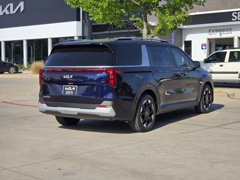 New 2026 Kia Carnival EX FWD image 4