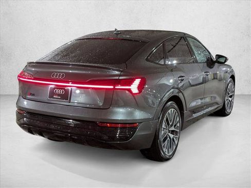 Used 2024 Audi Q8 e-tron Premium Plus image 5