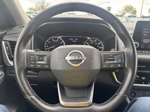 Used 2025 Nissan Rogue SV FWD image 29