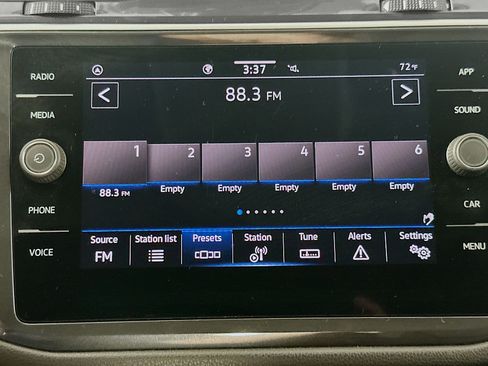 Used 2024 Volkswagen Tiguan SE image 19