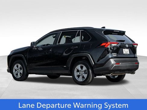 Used 2022 Toyota RAV4 LE AWD/4WD image 5