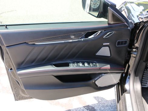 Used 2019 Maserati Quattroporte S GranSport Q4 AWD/4WD image 17