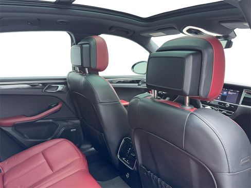 Used 2022 Porsche Macan S image 48