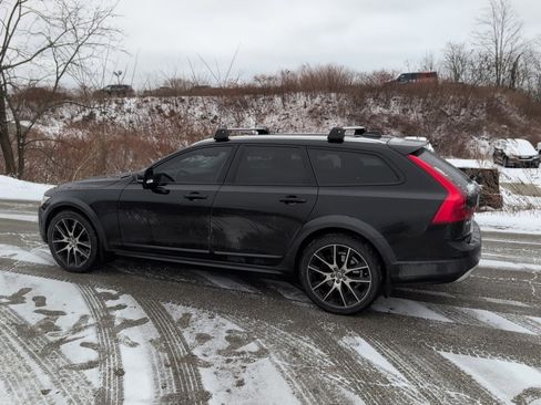 Used 2017 Volvo V90 T6 Cross Country image 4