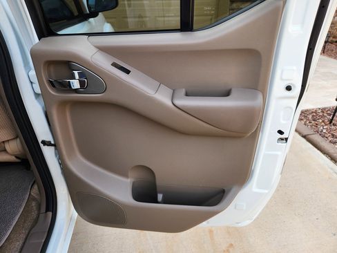 Used 2017 Nissan Frontier SV image 28