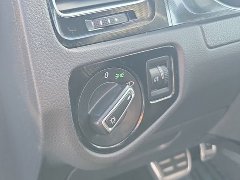 Used 2017 Volkswagen GTI Sport image 20